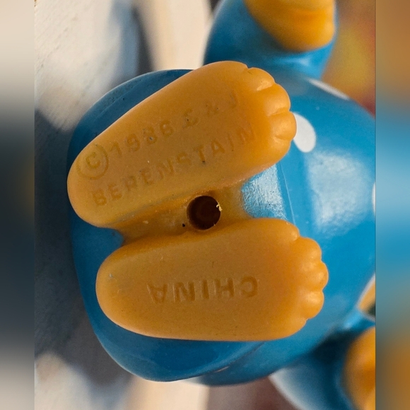 VINTAGE 1986 Berenstain Bears Mama Bear Plastic Figure Toy [ Read Details ] - Picture 8 of 13